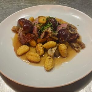 Magret de canard aux figues : fregola aux champignons (1/2 magret)