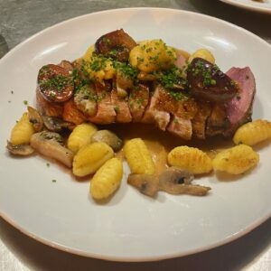 Magret de canard aux figues / fregola aux champignons (entier)