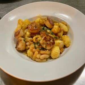 Noix de St Jacques poêlées aux gnocchi